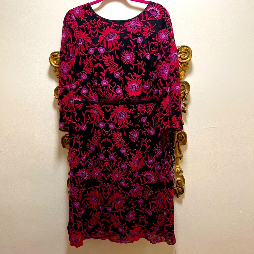 Adriana Papell 3/4 sleeve short dress with flowers